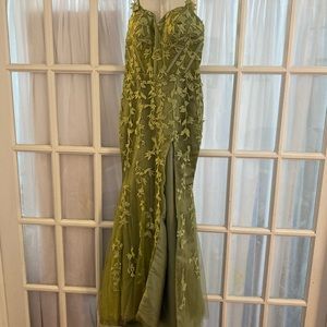 Olive green mermaid dress Women’s size 4